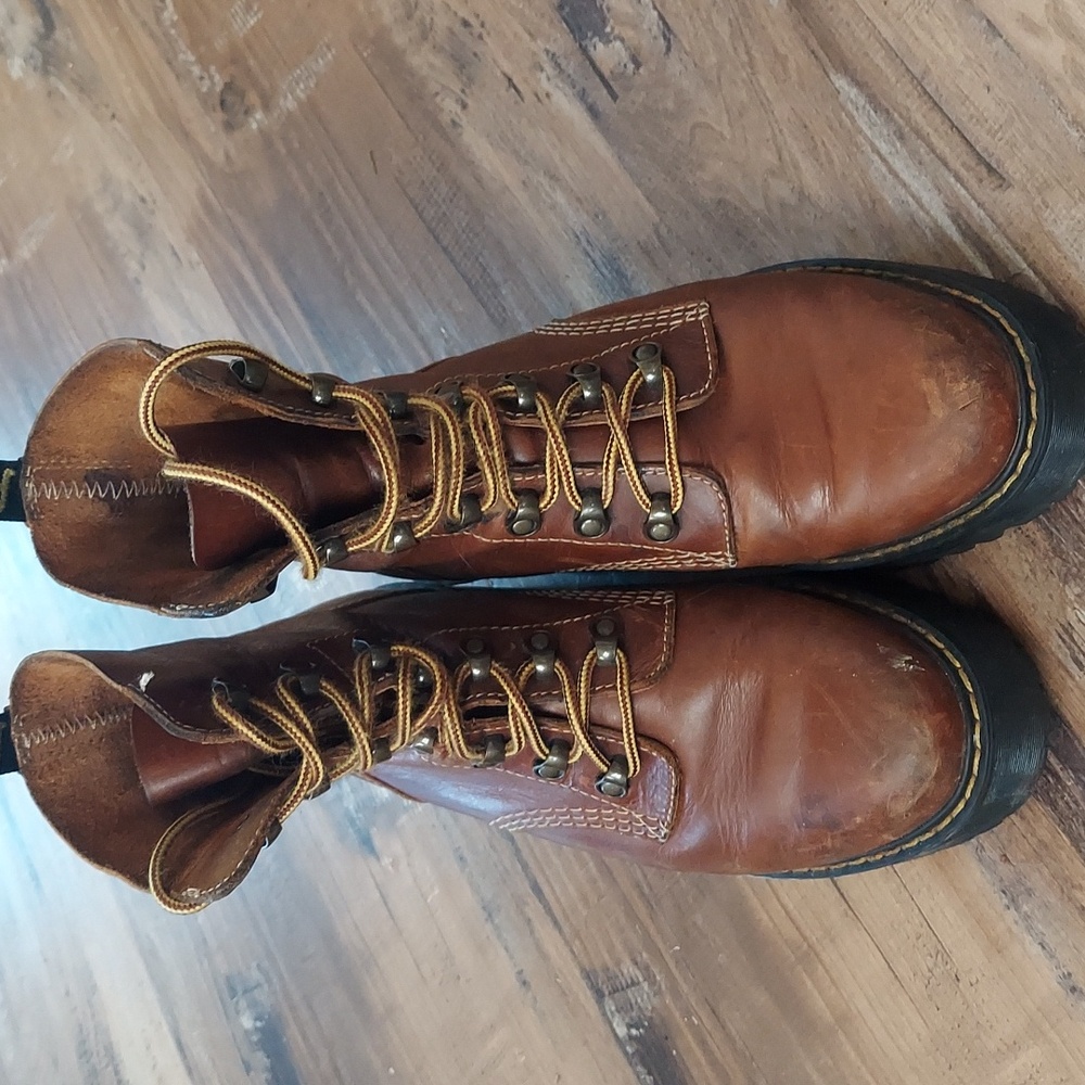 Dr. Martens Leona boot